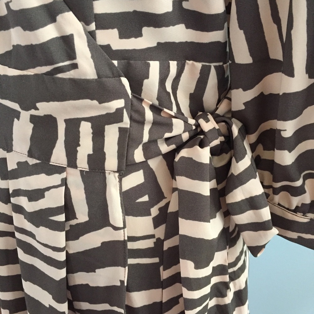 Banana Republic Factory wrap dress - Picture 5 of 7